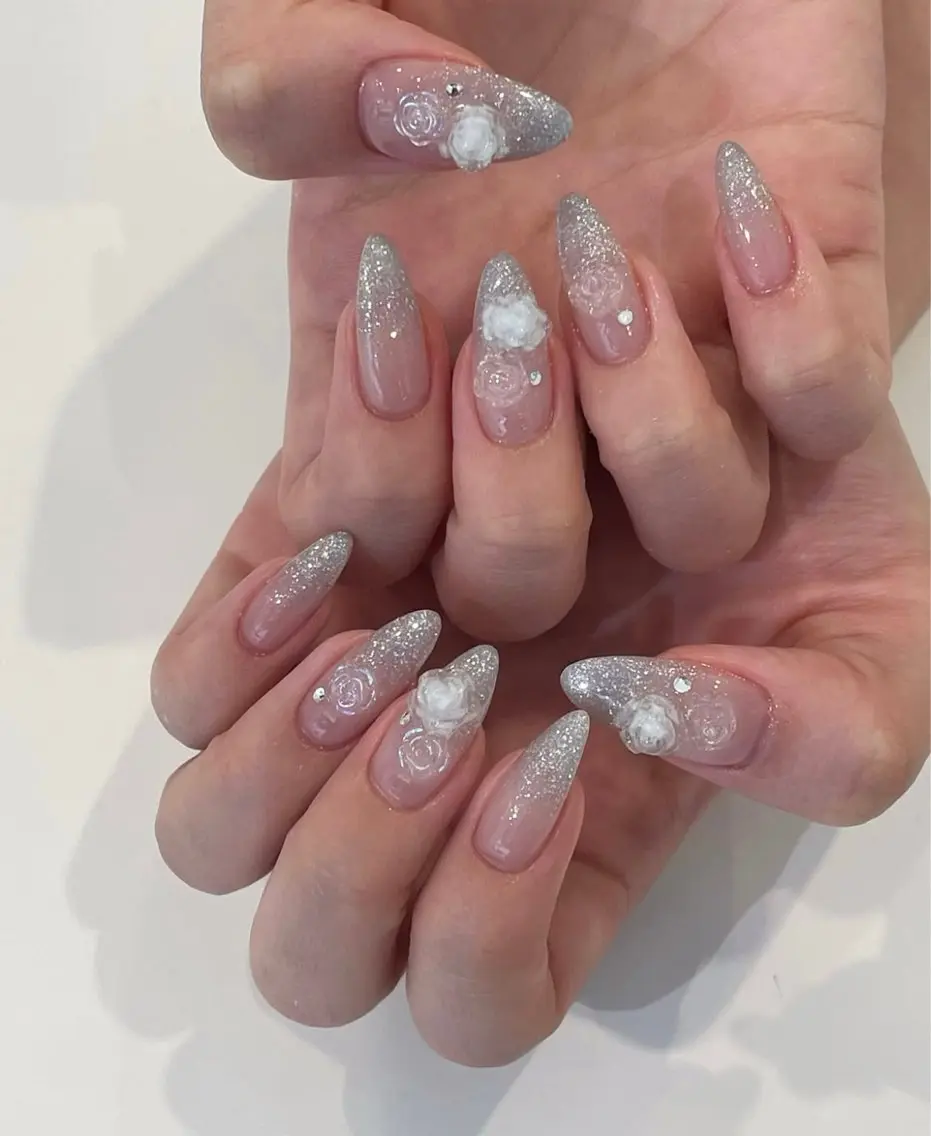 ネイル グラデーション ラメ(グリッター) ラメグラデーション シルバー ホワイト ハンドネイル BERA NAILSのネイルデザイン