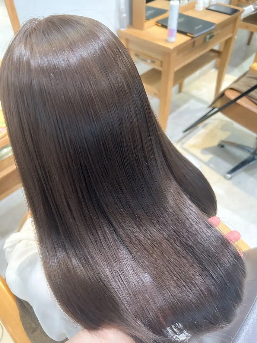 セミロング 透明感カラー☁️岩永 侑奈のヘアスタイル