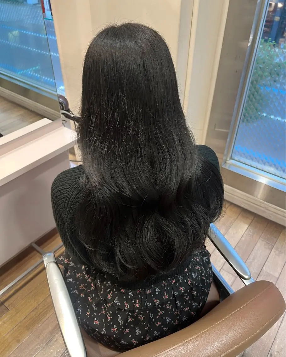ロング カラー ダークグレー ダークグレージュ グレージュ 'AXIS 栄 Konomiのヘアスタイル