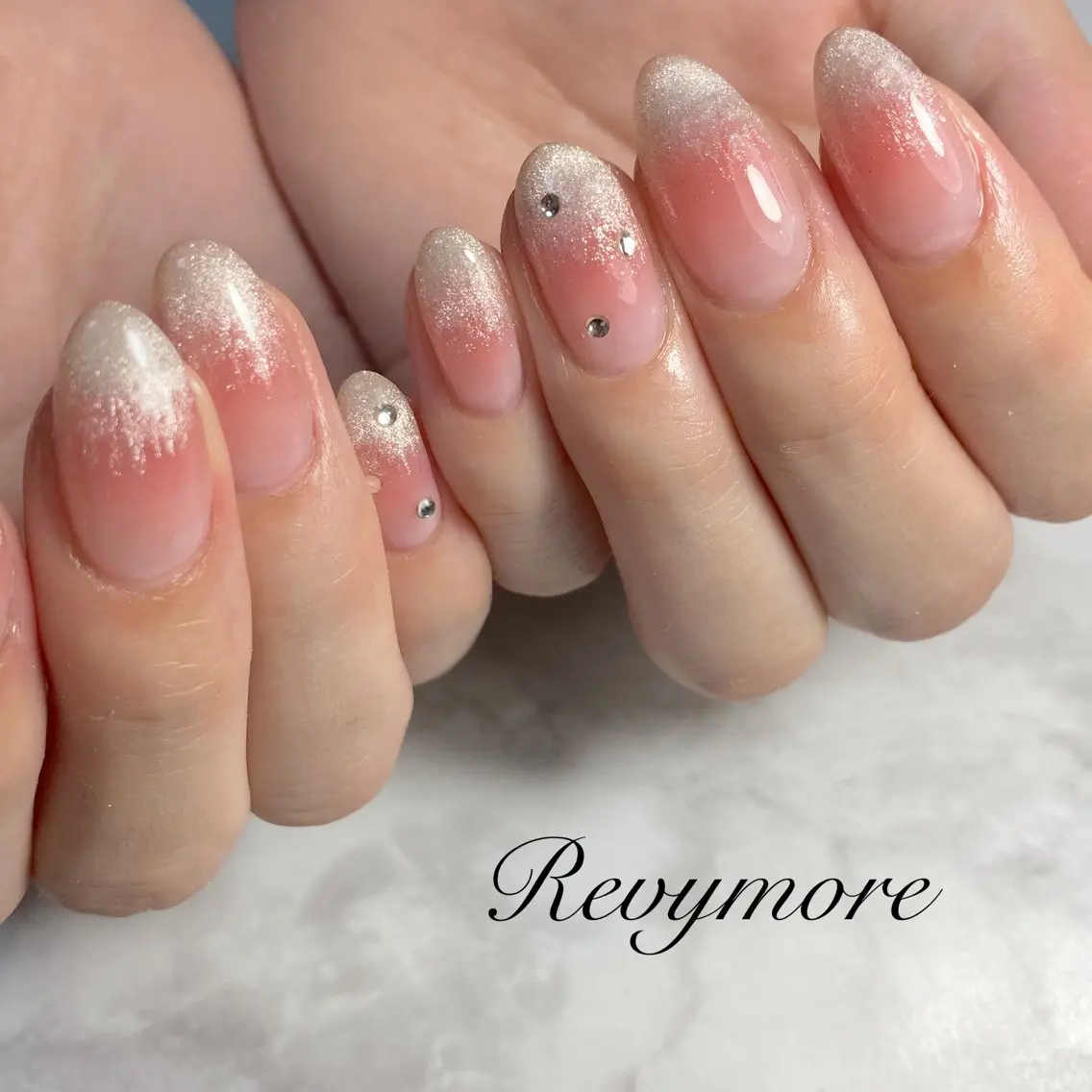 ネイル チークネイル ジェルネイル グラデーション キラキラネイル 韓国ネイル nail salon Revymoreのネイルデザイン