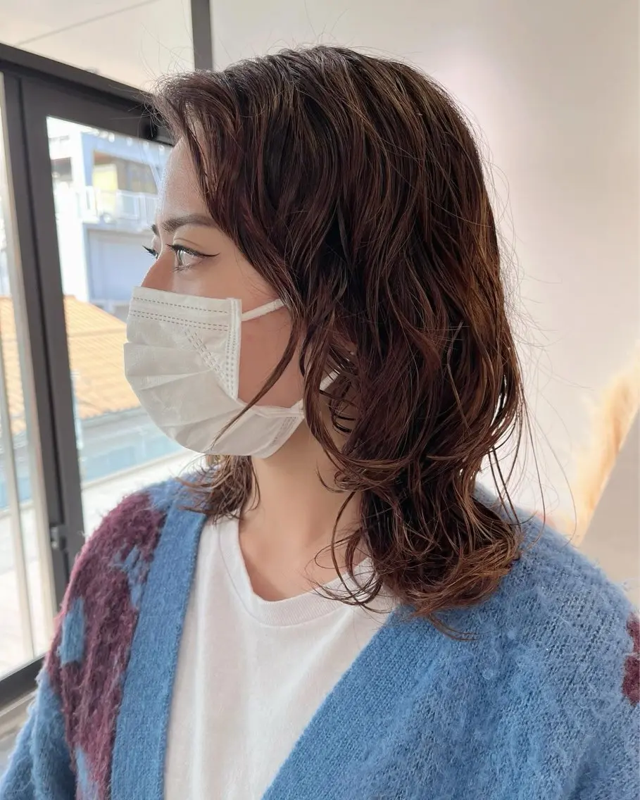 ミディアム パーマ ミディアムパーマ レイヤーカット ローレイヤー 似合わせパーマ/ kazuのヘアスタイル