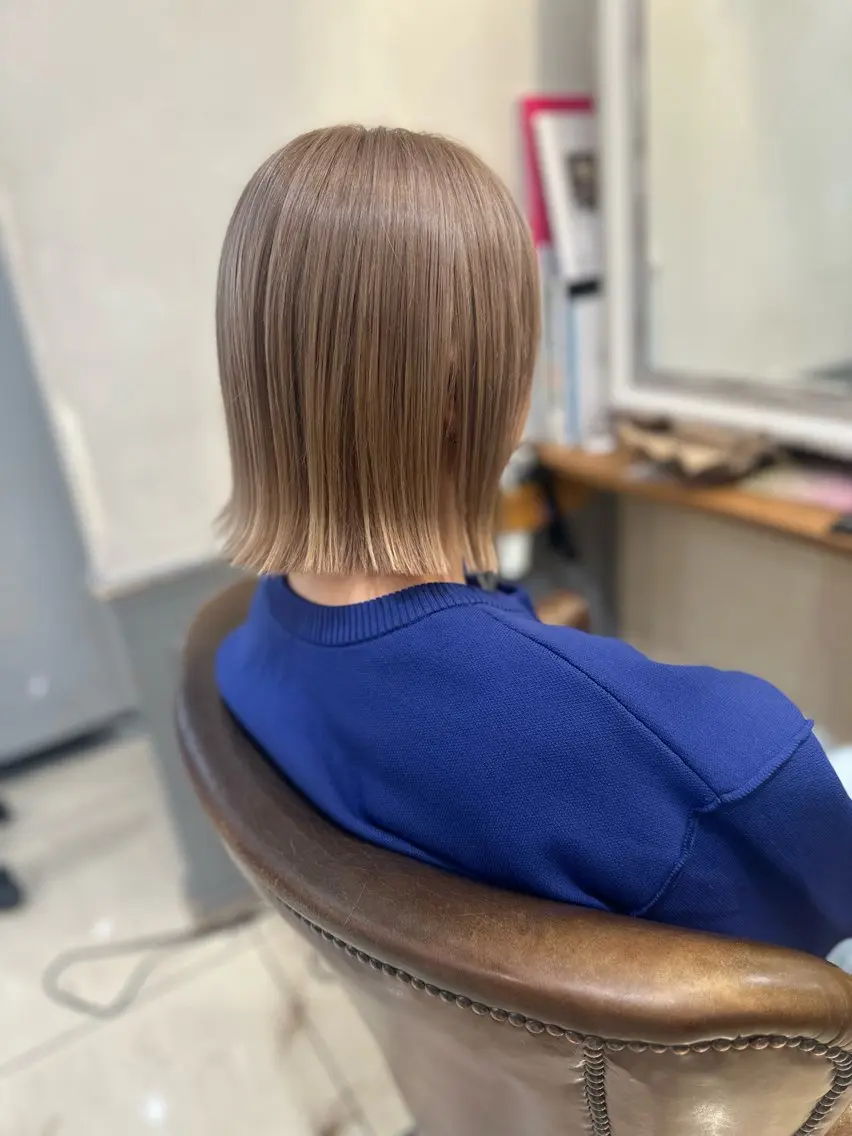 ミディアム カラー 切りっぱなしボブ ベージュカラー ハイトーンカラー ホワイトベージュ ボブ ヘアカラー ✨カラー支持No.1 🧸ワキ カナコ🧸のヘアスタイル