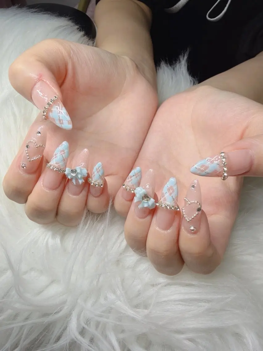 ネイル 長さ出し グラデーション 卒業式 キラキラネイル マグネットネイル Lee Nailsのネイルデザイン