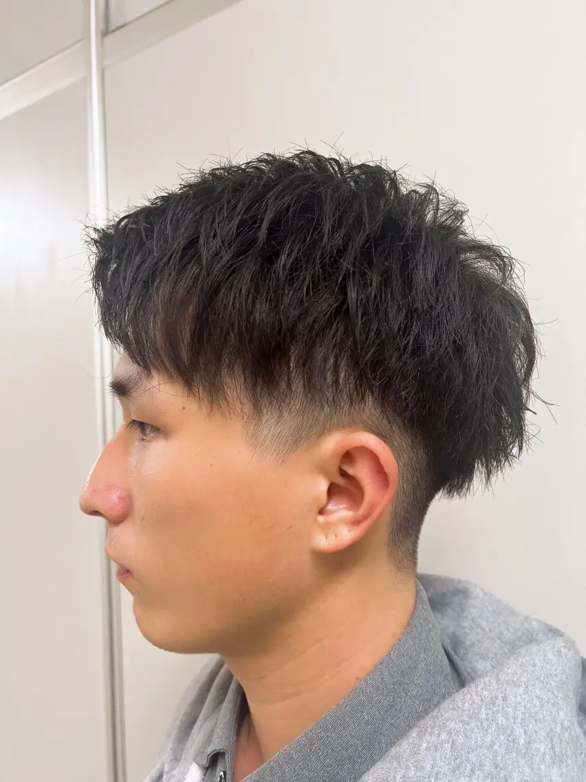 ショート カラー パーマ ヘアアレンジ メンズ マッシュ メンズパーマ ツーブロック 刈り上げ メンズウルフカット Stream1st TSUBASAのヘアスタイル