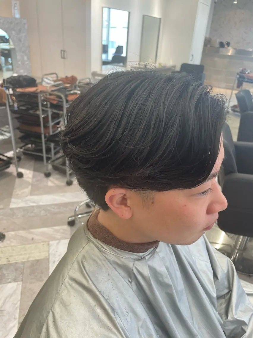 ミディアム メンズ ミディアムパーマ センターパート メンズパーマ 飯牟田/メンズパーマ ブリーチ/GEAR.のヘアスタイル