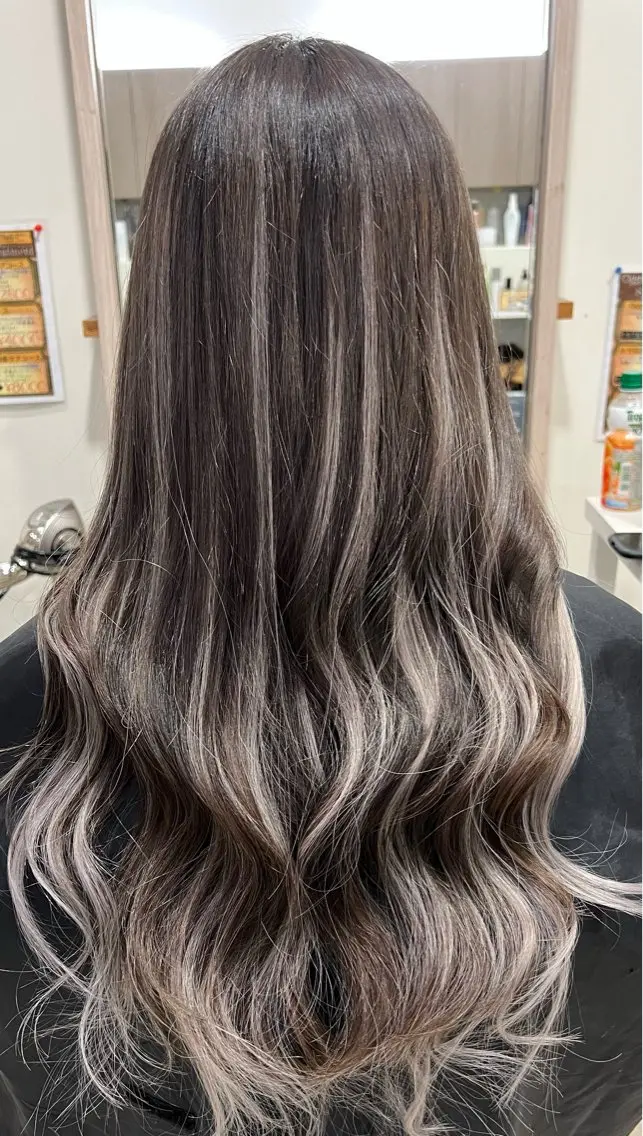 ロング カラー ヘアカラー hairs 897のヘアスタイル