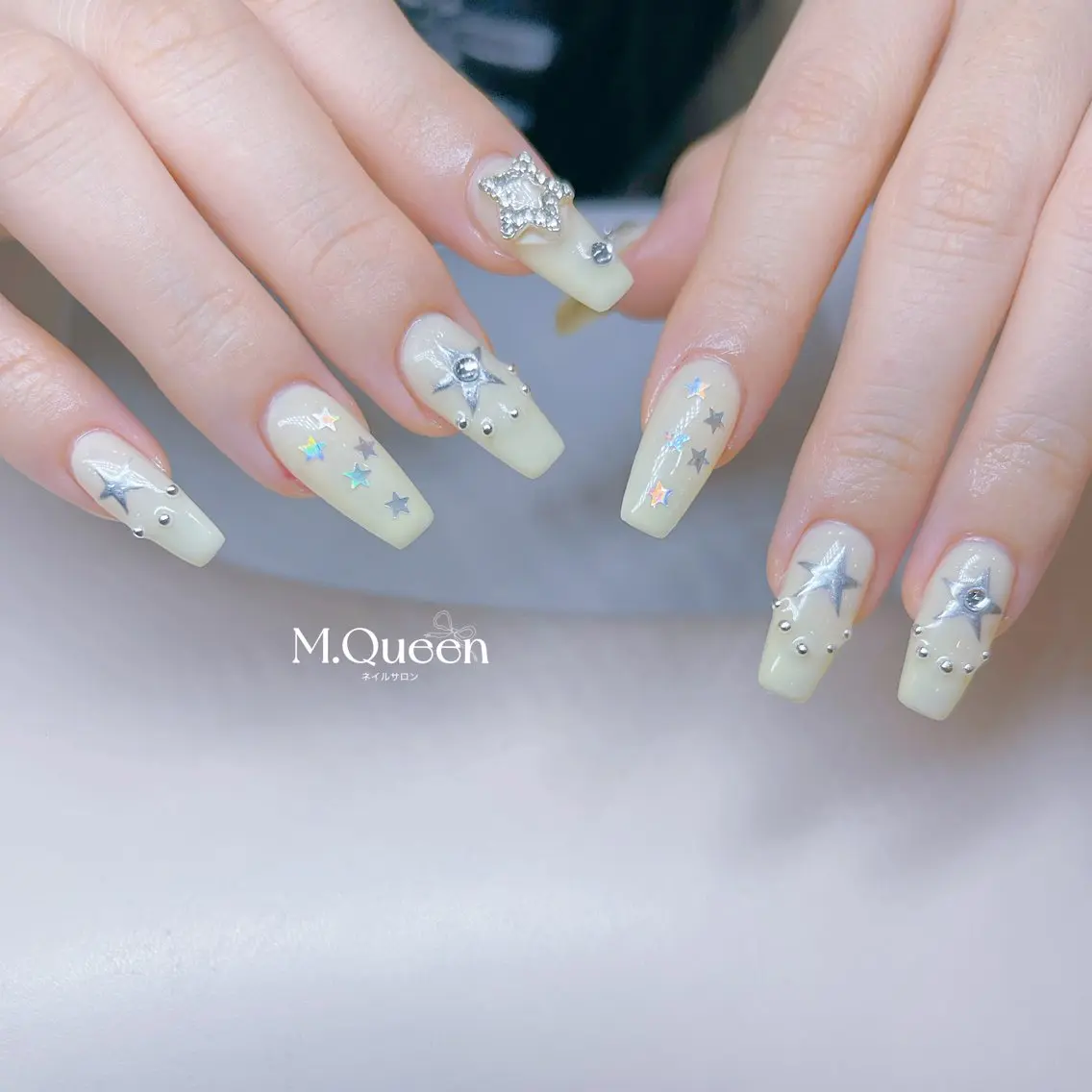 ネイル MQueen ネイルサロンのネイルデザイン