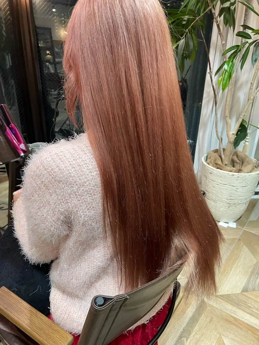 ロング カラー ベージュカラー ブリーチ ピンクカラー ピンクベージュ ロング 艶感/レイヤーカット 🌐Taketoのヘアスタイル