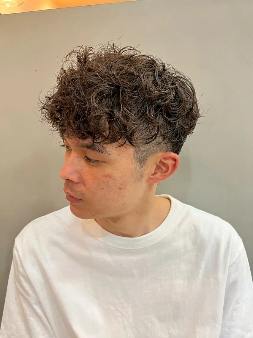パーマ メンズ メンズパーマ スペインカール ヘアカラー トリートメント 透明感・艶感 小坂隼斗のヘアスタイル