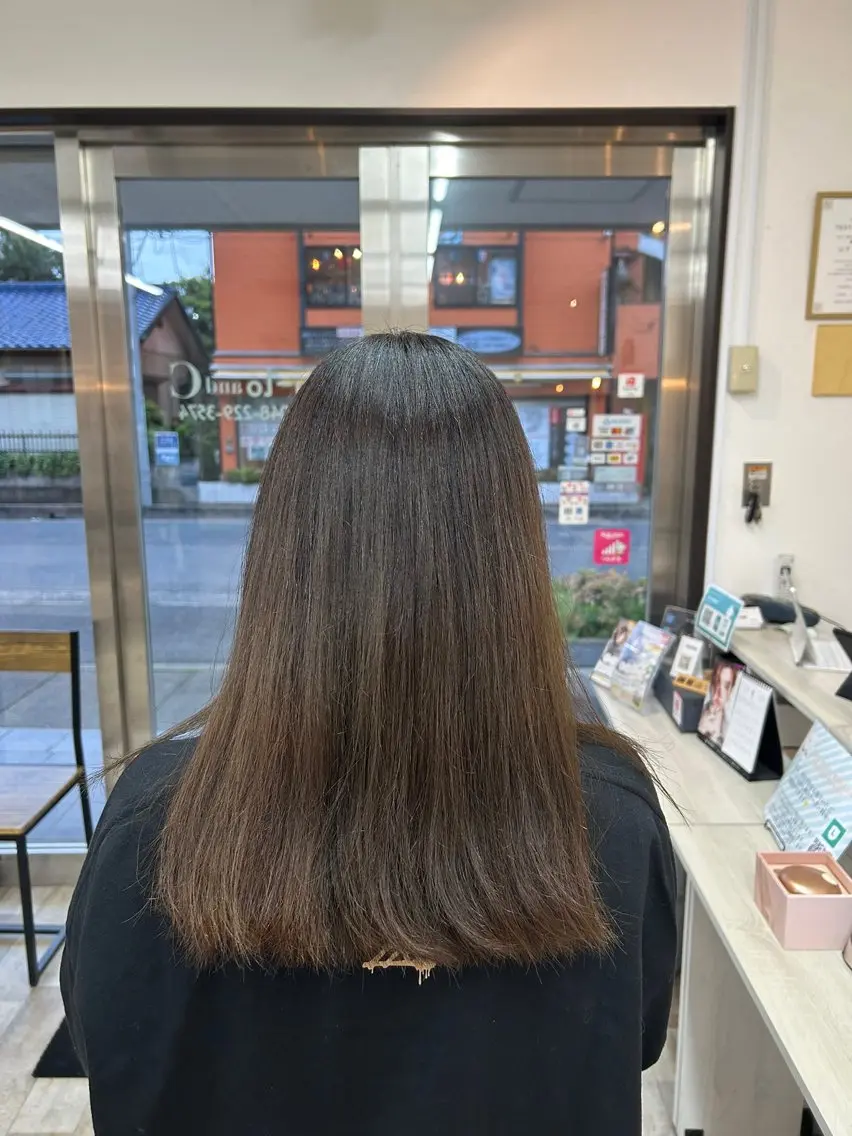 セミロング ヘアカラー Rin ku-to andCのヘアスタイル