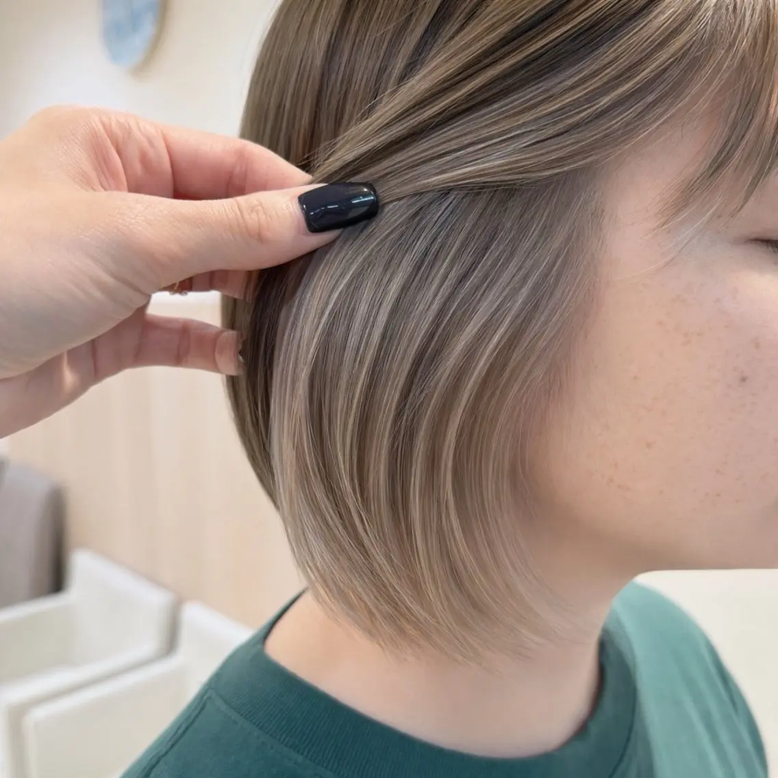 ショート ヘアカラー トリートメント 店長ハイトーンカラー 柞山史奈のヘアスタイル