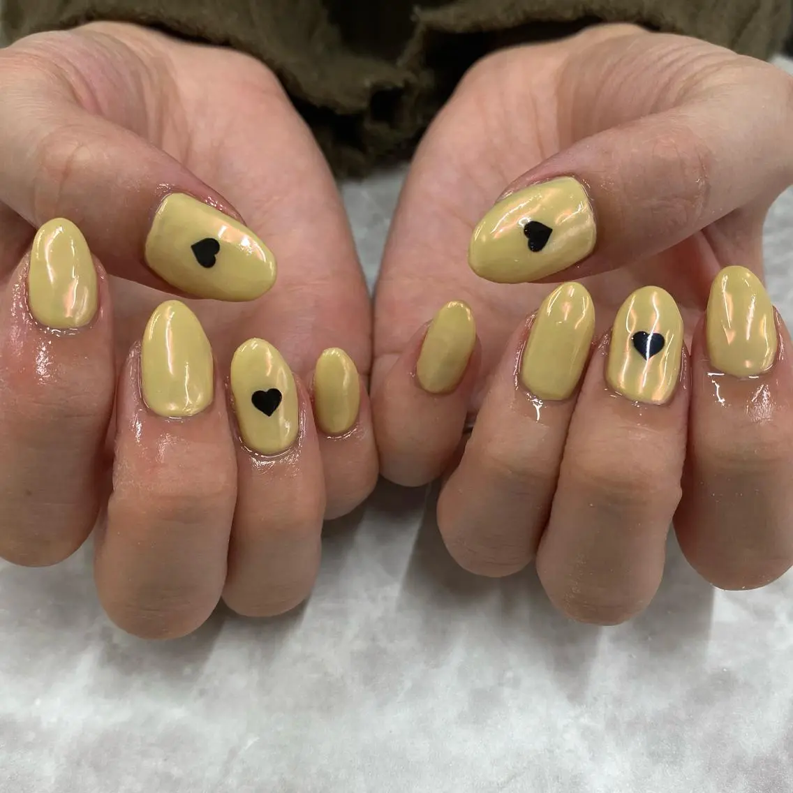 ネイル オーロラネイル ミラーネイル 黄色 LiTA. marinaのネイルデザイン