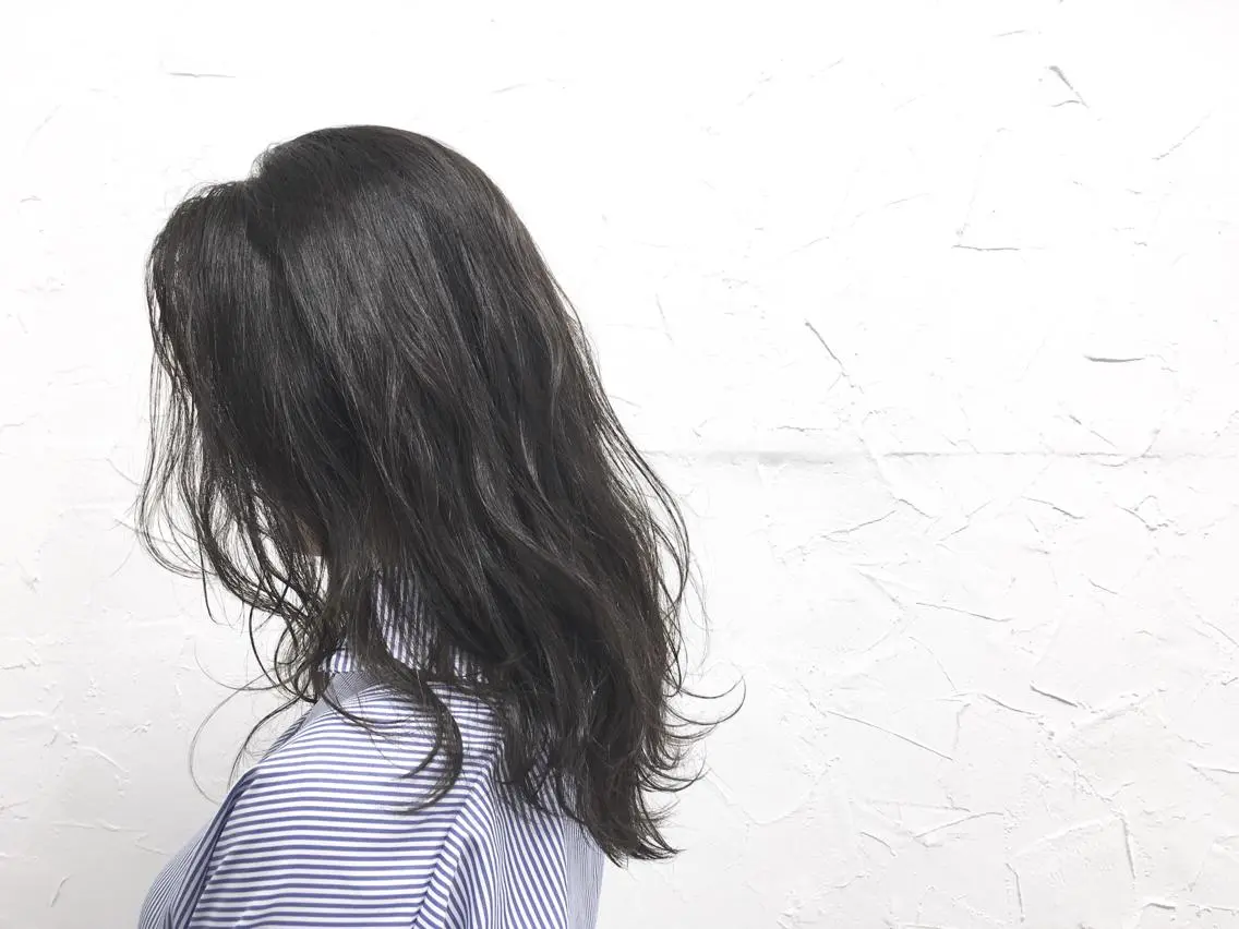 セミロング カラー アッシュ アッシュグレー ダークアッシュ 脱!黒髪 ダブルカラー【上野】のヘアスタイル