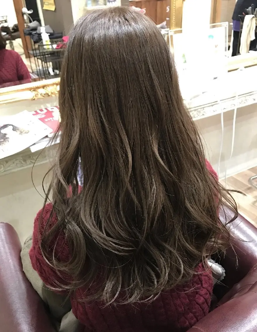 ロング パーマ 柴田 冬羽のヘアスタイル