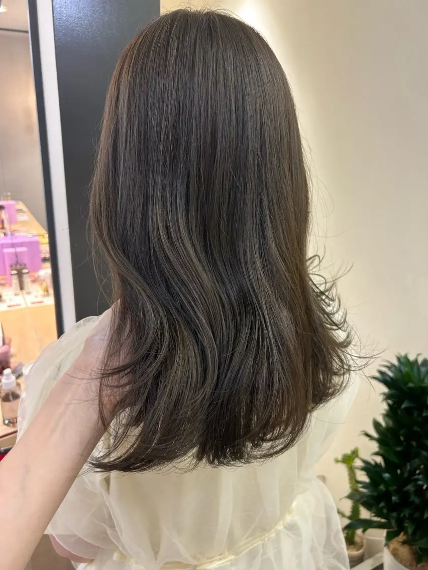 ロング カラー グレージュ ミルクティーグレージュ hubhair レイヤー/透明感のヘアスタイル