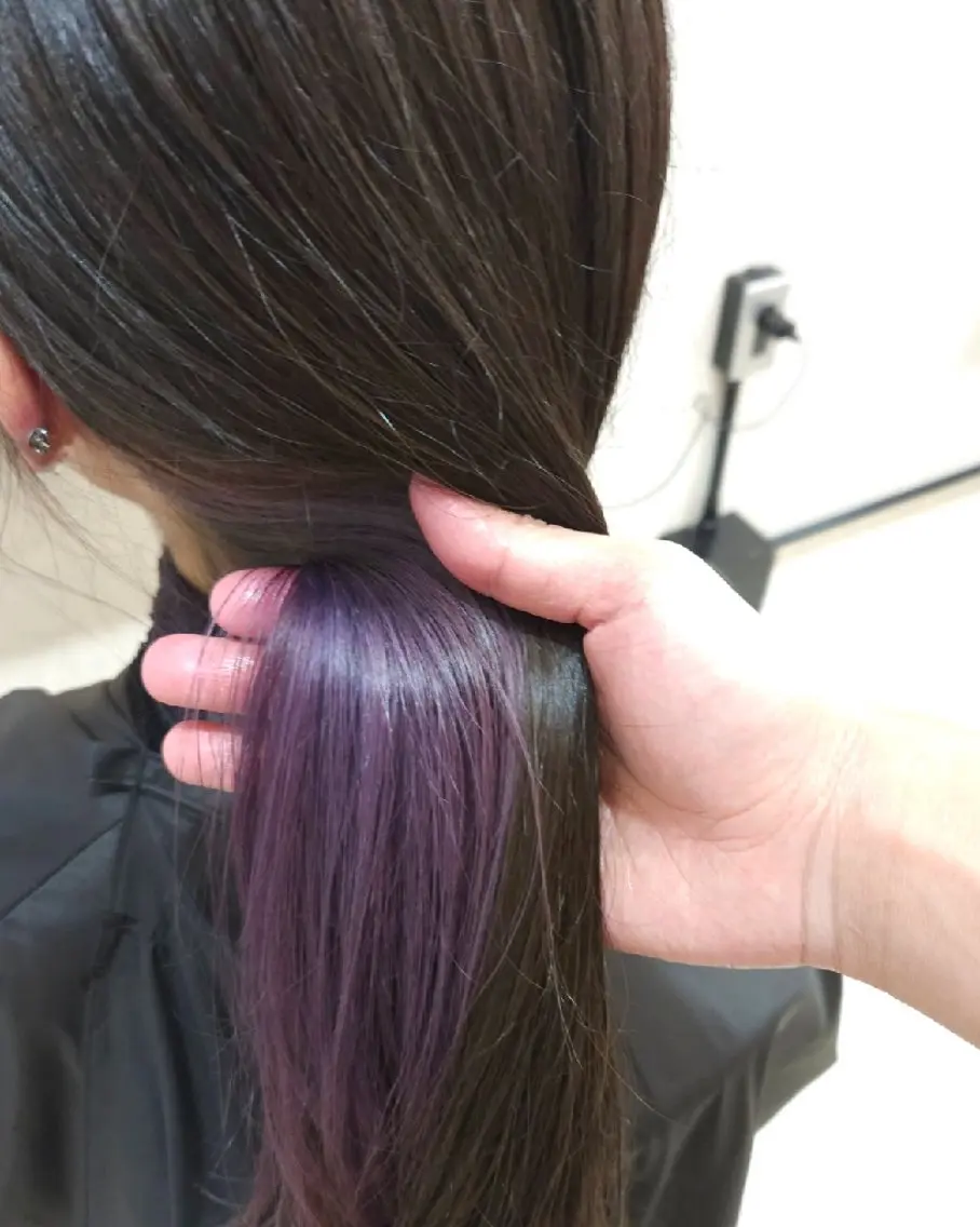 ミディアム カラー ブリーチ インナーカラー バイオレットカラー ヘアカラー トリートメント nico ニコ🫧のヘアスタイル
