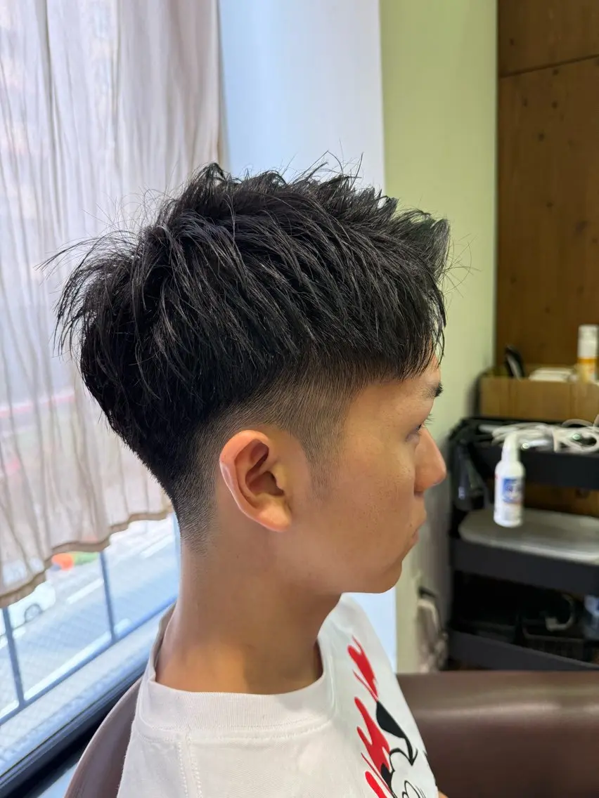 ショート メンズ フェードカット 刈り上げ 溝口 槙里也のヘアスタイル