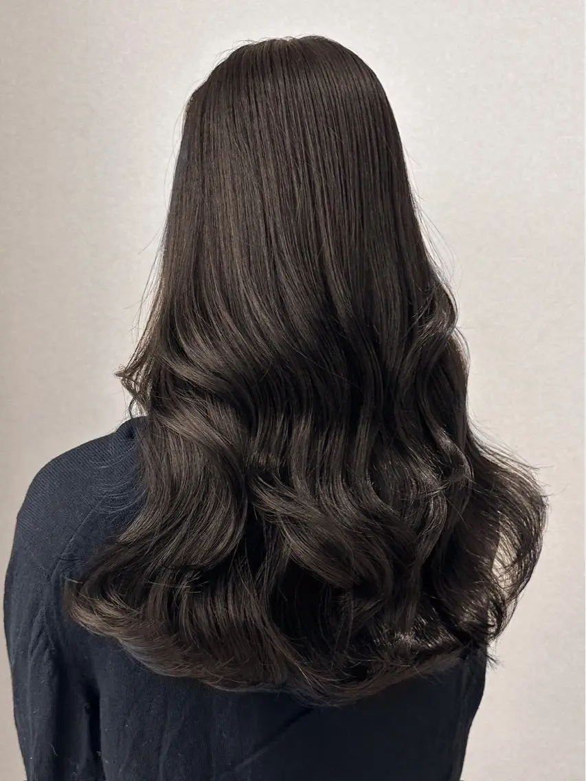 ミディアム カラー 透明感カラー 上品ヘア✖️艶髪 𝑅𝐼𝐾𝑈のヘアスタイル