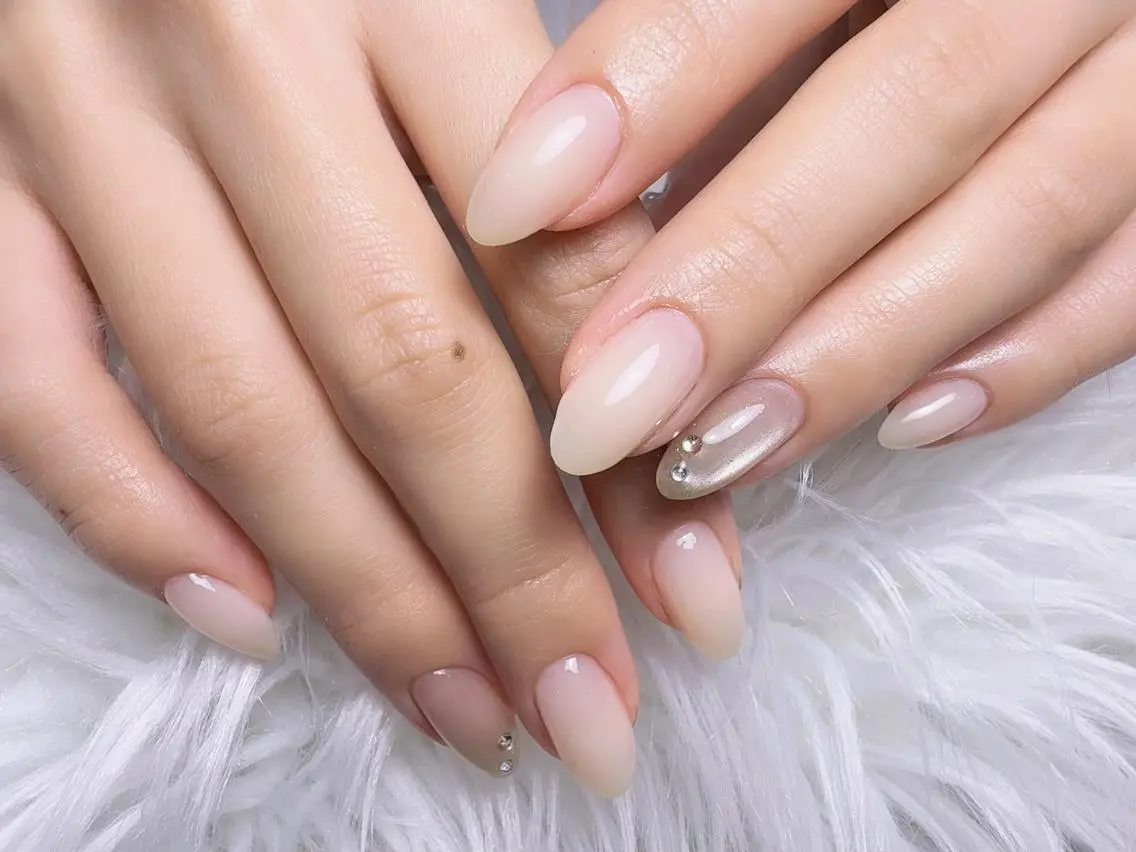 ネイル アートネイル フラッシュネイル フレンチネイル ジェルネイル ガラスフレンチ M2 BEAUTY Yukiのネイルデザイン