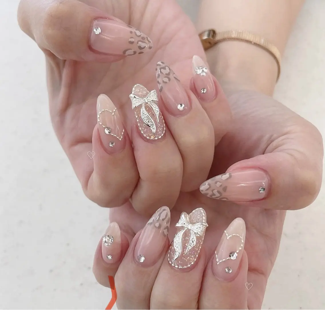 ネイル オーロラネイル フレンチネイル ジェルネイル ハロウィン キラキラネイル H.baby Nail Salonのネイルデザイン