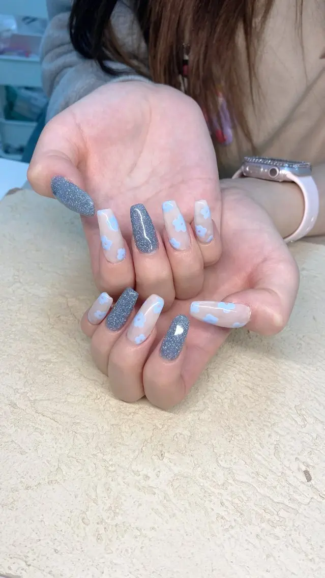 ネイル フラッシュネイル キラキラネイル ラメ(グリッター) 水色 ハンドネイル ハンドケア 🫧RaLa ⭐︎AYAKA🫧のネイルデザイン