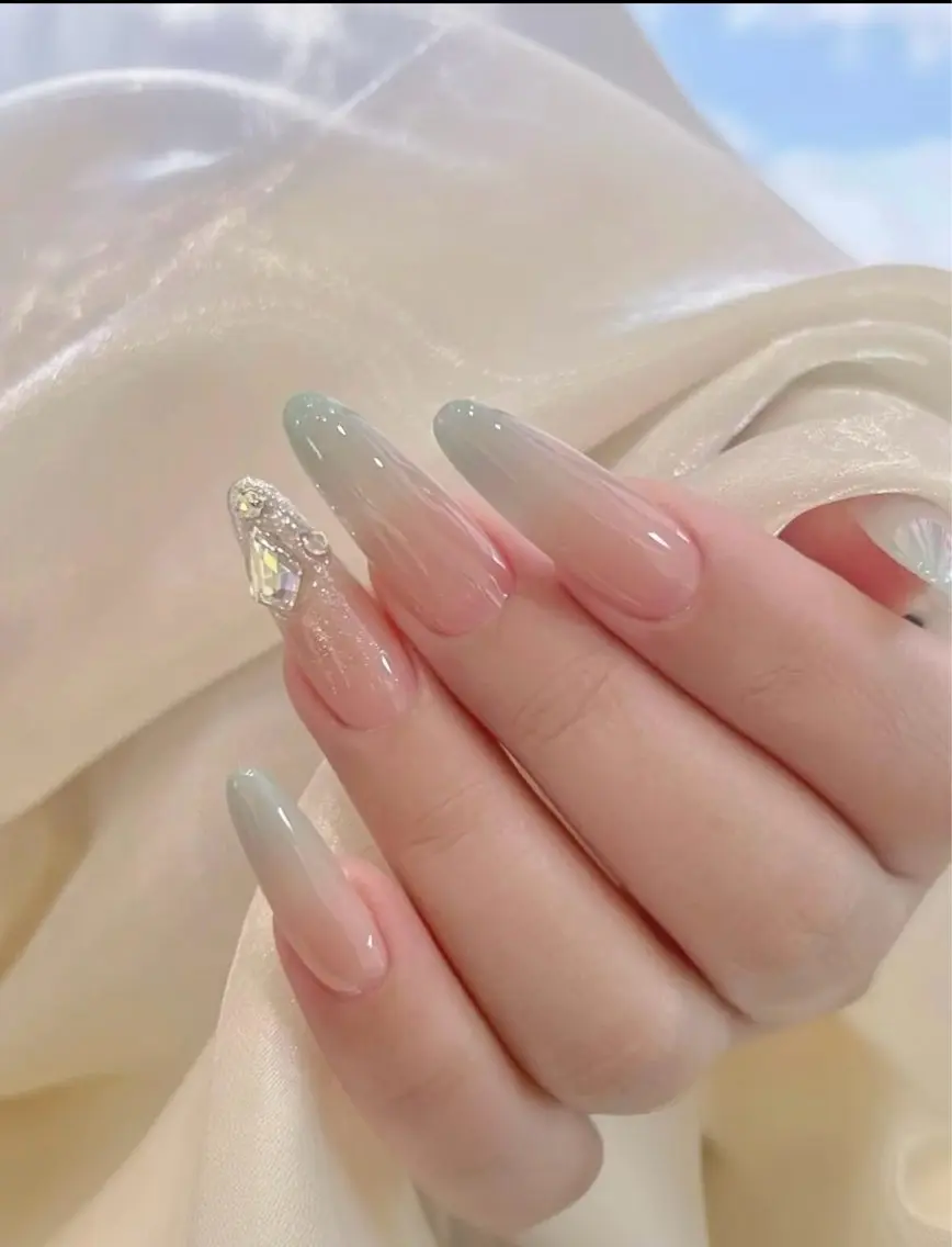 ネイル アートネイル チークネイル 長さ出し フレンチネイル ジェルネイル ハンドネイル ハンドケア 🦋new Nail🦋ニノのネイルデザイン