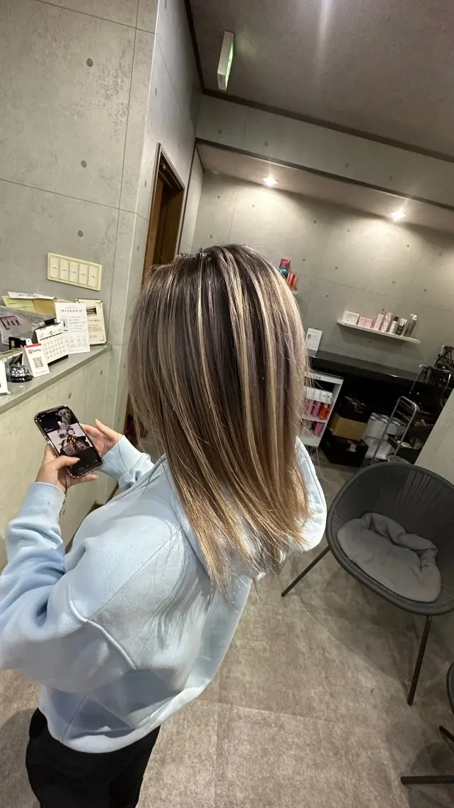 ミディアム ショートボブ ボブ ハイライト 髪質改善 レイヤーカット REVE 美容室のヘアスタイル