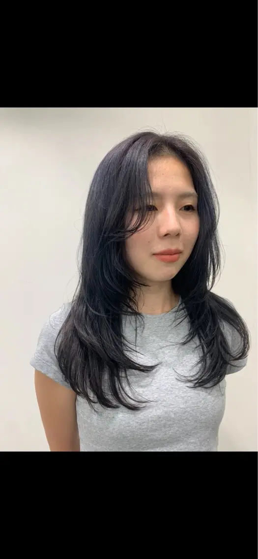 ロング レイヤーカット Rina🪄 韓国風レイヤーcutのヘアスタイル