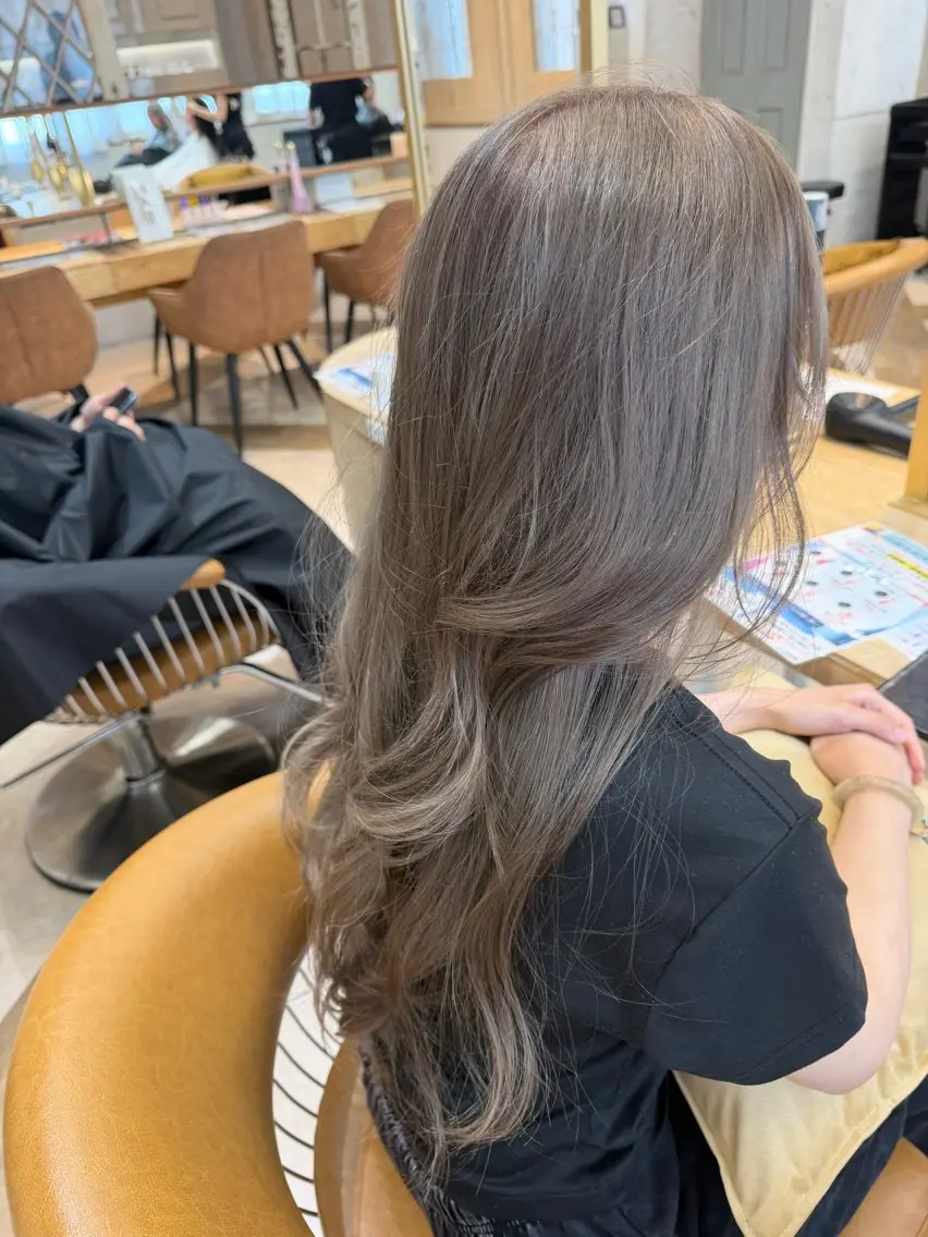 ロング ヘアカラー 橋本 りくのヘアスタイル