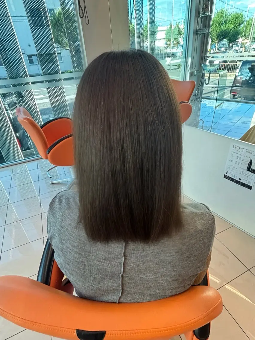 ミディアム カラー ベージュカラー ブルーカラー オレンジ ヘアカラー 米本 実桜のヘアスタイル