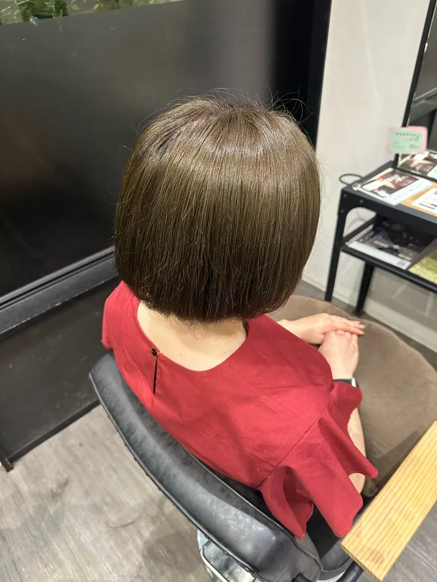 ショート カラー グレージュ オリーブグレージュ オリーブグレー 艶髪レイヤー上田 紗也🇰🇷💗のヘアスタイル