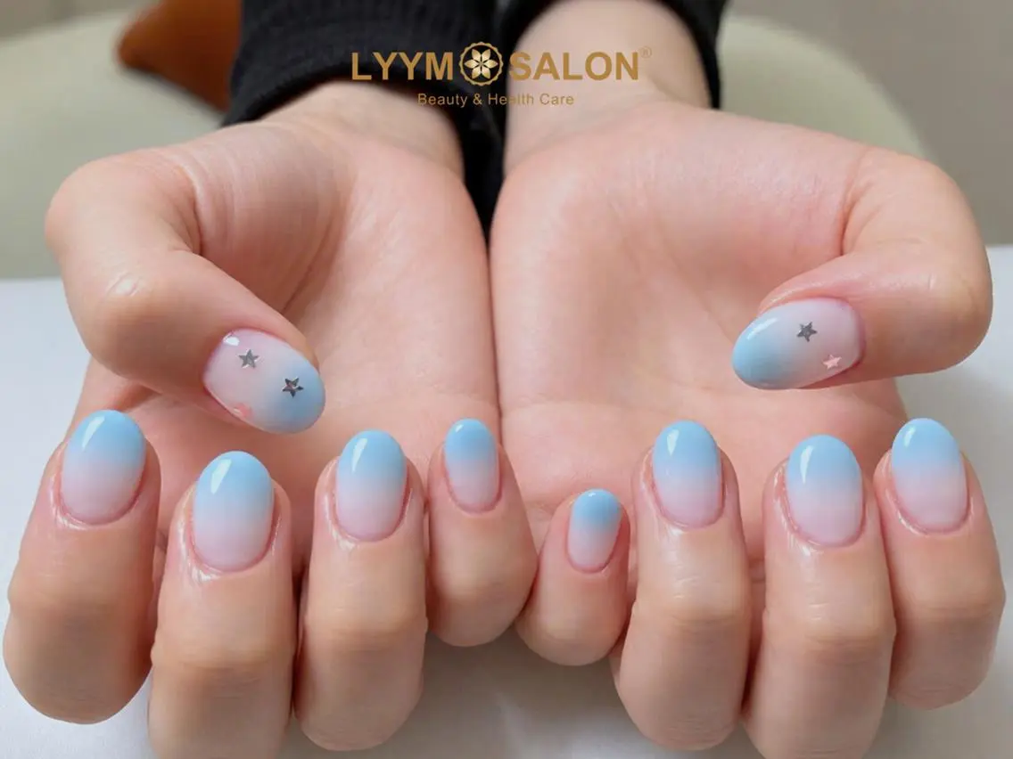 ネイル グラデーション 韓国ネイル 水色 ピンク シルバー ハンドネイル LYYM Salon Momoのネイルデザイン