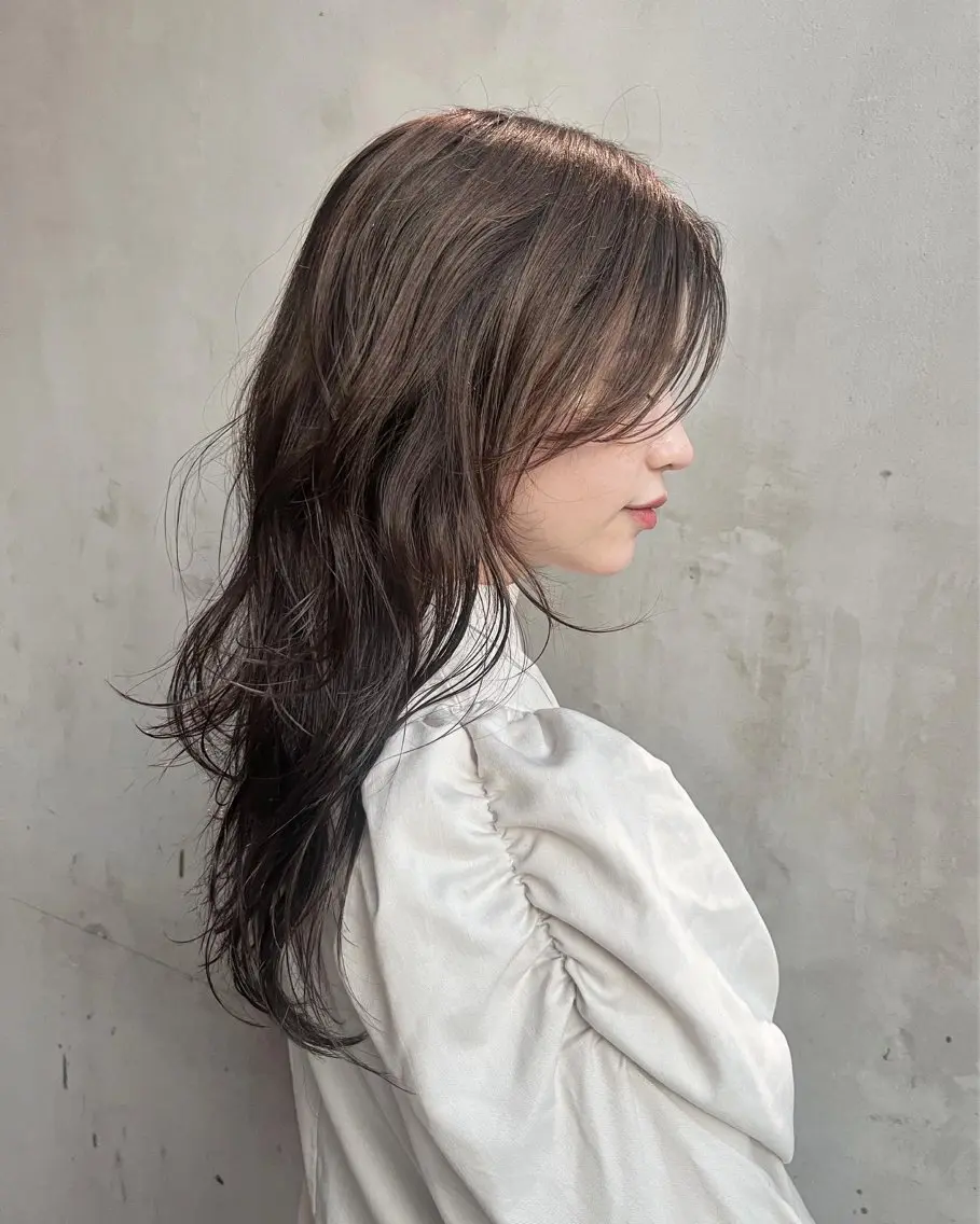ロング レイヤーカット 前嶋 愛友のヘアスタイル