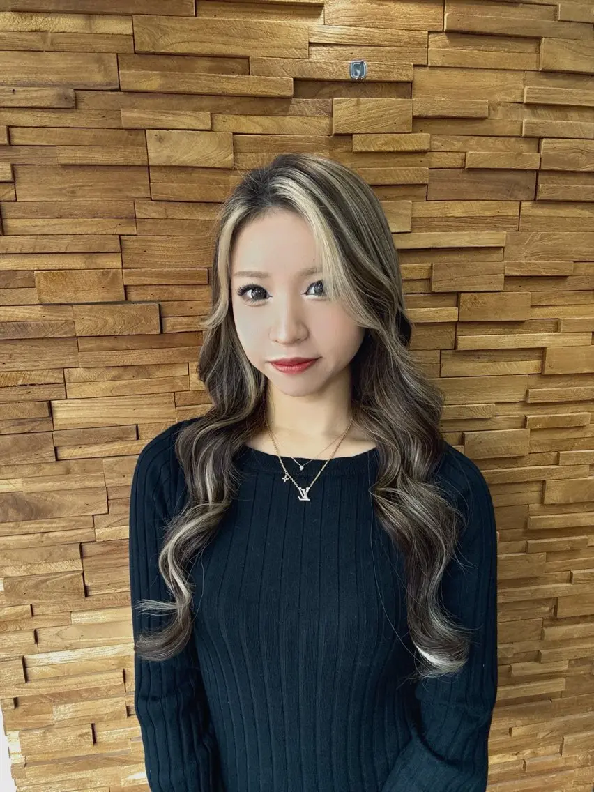 ロング カット ヘアカラー エクステ RIEブリーチ& エクステ特化型のヘアスタイル