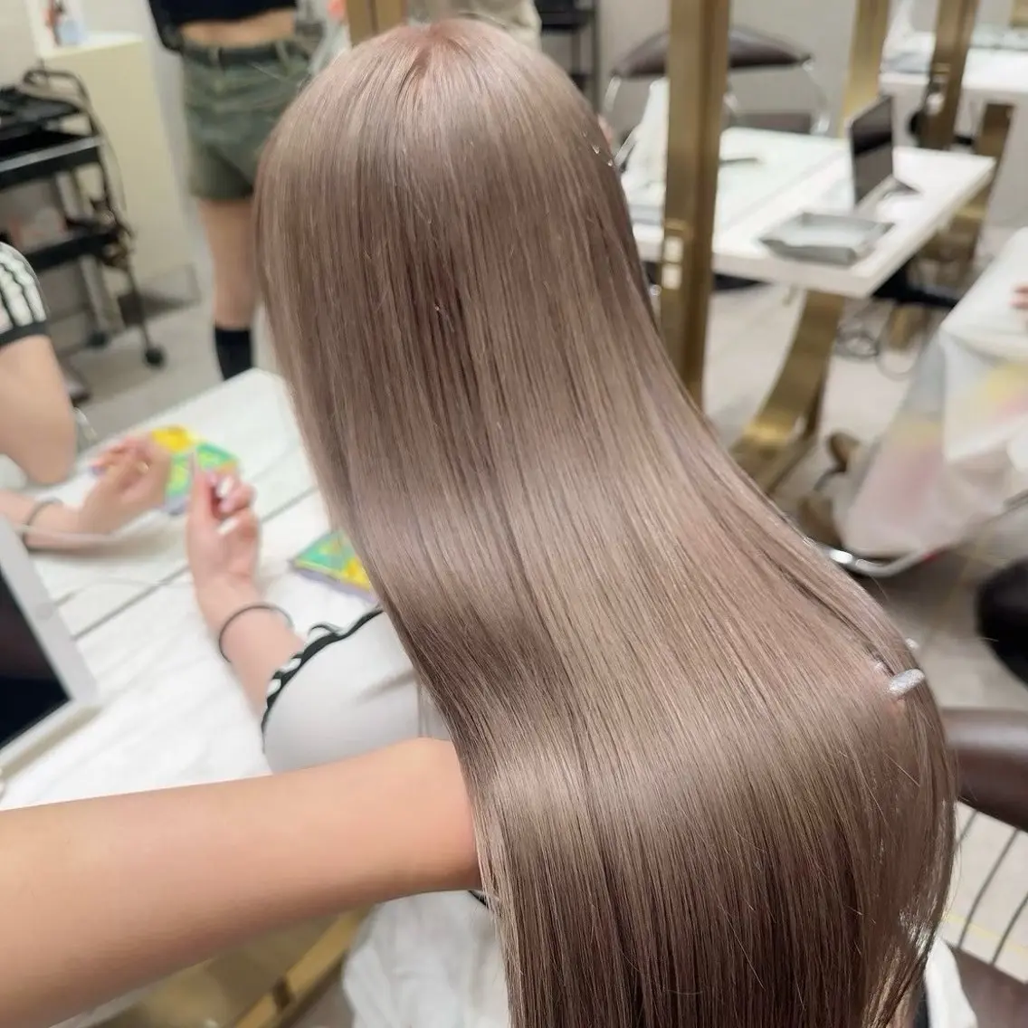 カラー ヘアカラー トリートメント Lond Le'a /ハイトーンカラーのヘアスタイル