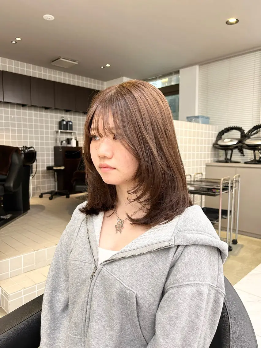 カラー ヘアカラー 透明感ベージュ🤎 ナチュラルレイヤーのヘアスタイル