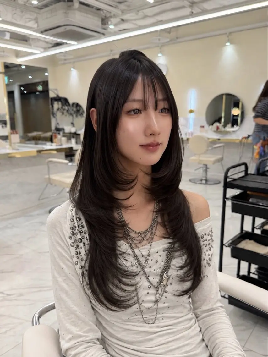 ロング カット hiyori🎀 韓国レイヤーのヘアスタイル