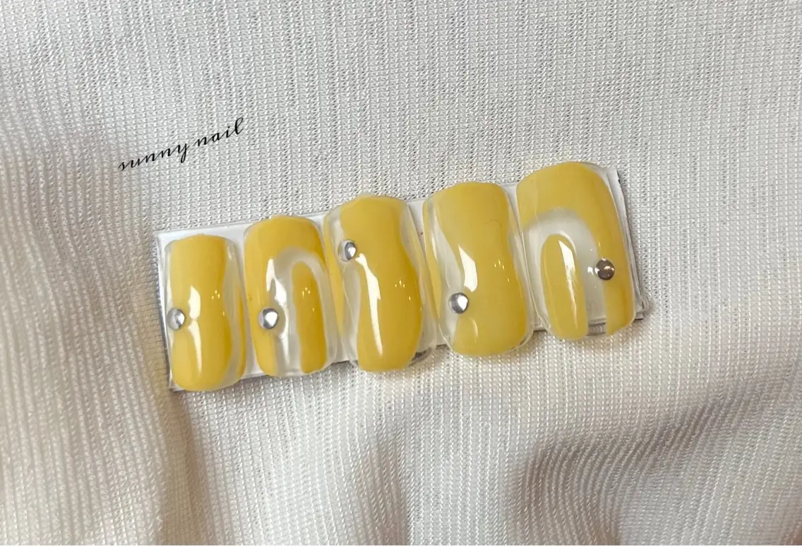 ネイル ニュアンスネイル 黄色 sunny nailのネイルデザイン