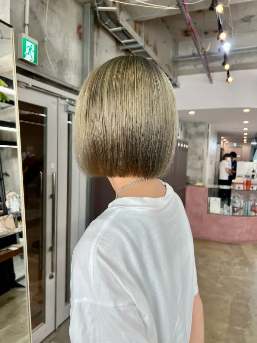 ミディアム カラー ベージュカラー ブリーチ オリーブベージュ ボブ カット ヘアカラー トリートメント azumi/ベージュ /オリーブ/縮毛のヘアスタイル