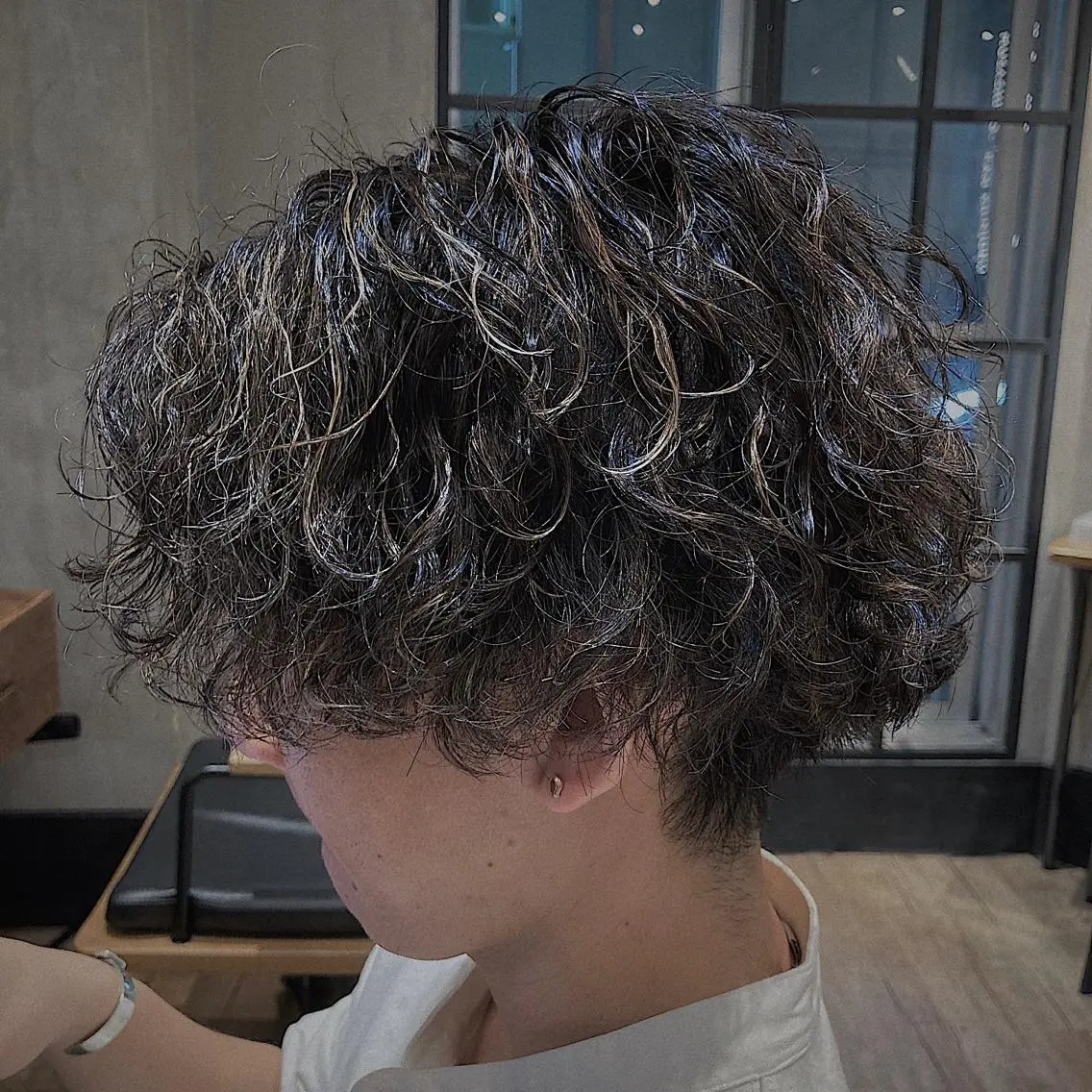 ミディアム パーマ メンズ マッシュ 波巻きスパイラルパー マ/シャドウパーマ駿のヘアスタイル