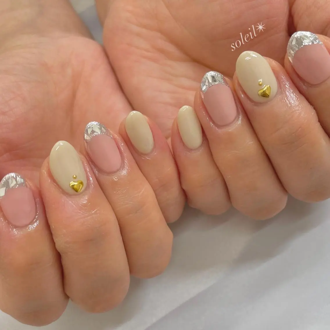 ネイル アートネイル フレンチネイル ガラスフレンチ ハート キラキラネイル 粟津 美紀のネイルデザイン