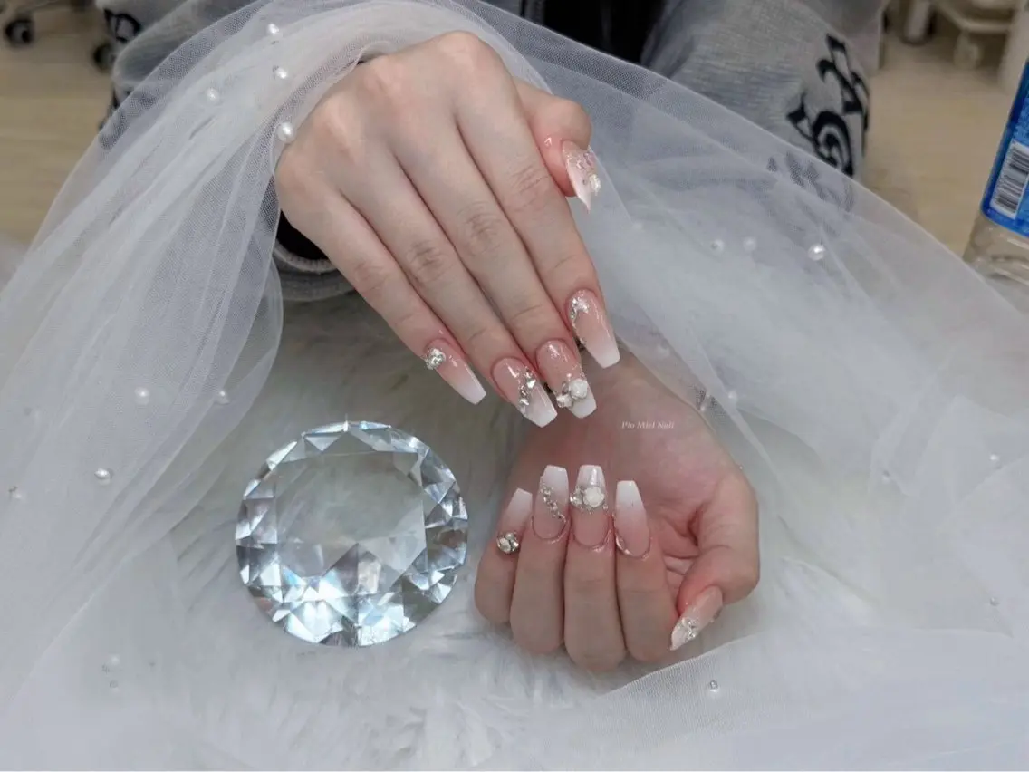 ネイル ハンドネイル HANA 長さだしのネイルデザイン