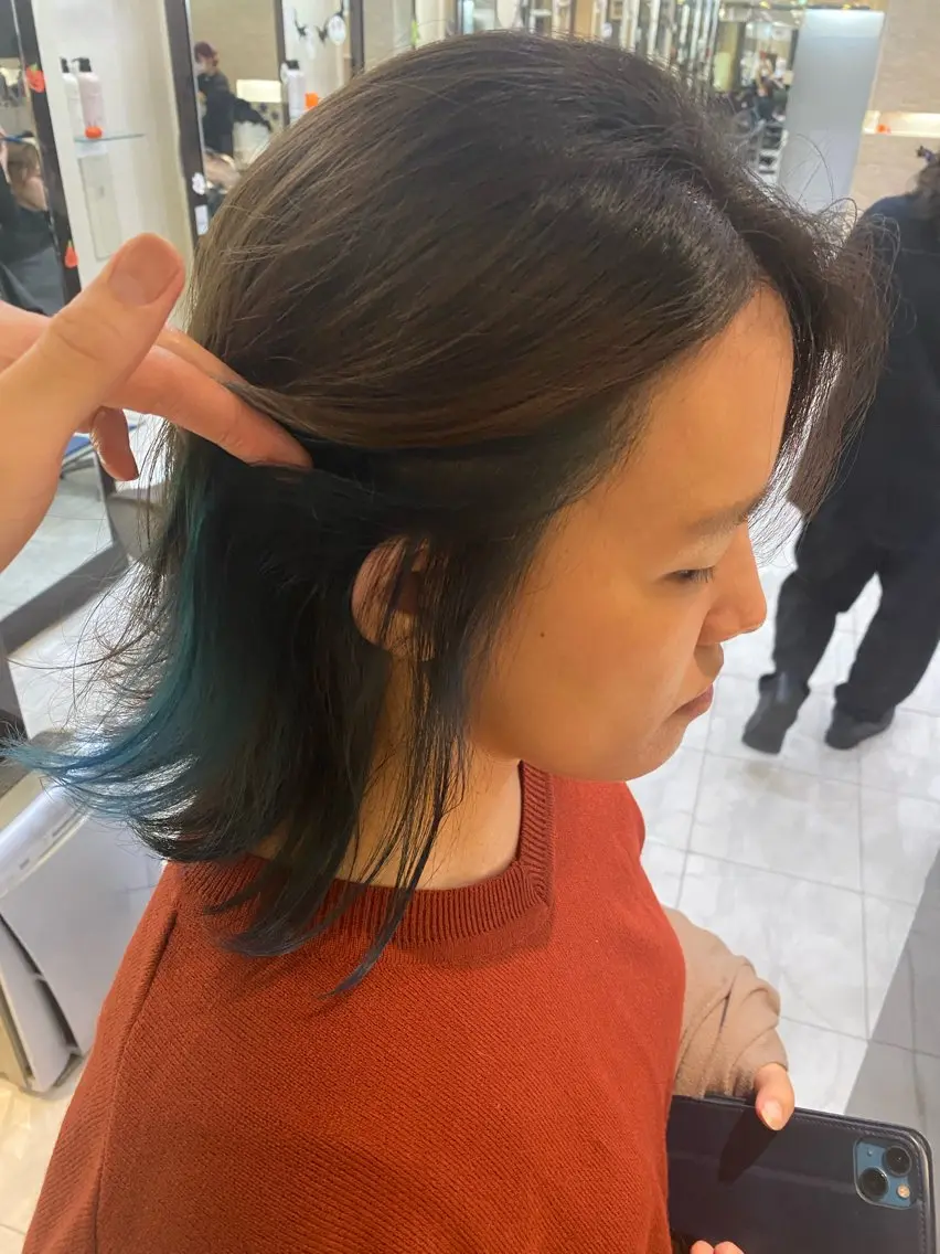 ミディアム カラー ヘアアレンジ 切りっぱなしボブ ブリーチ ブルーカラー ブラウンカラー デザインカラー カット ヘアカラー トリートメント 目黒 碧人のヘアスタイル
