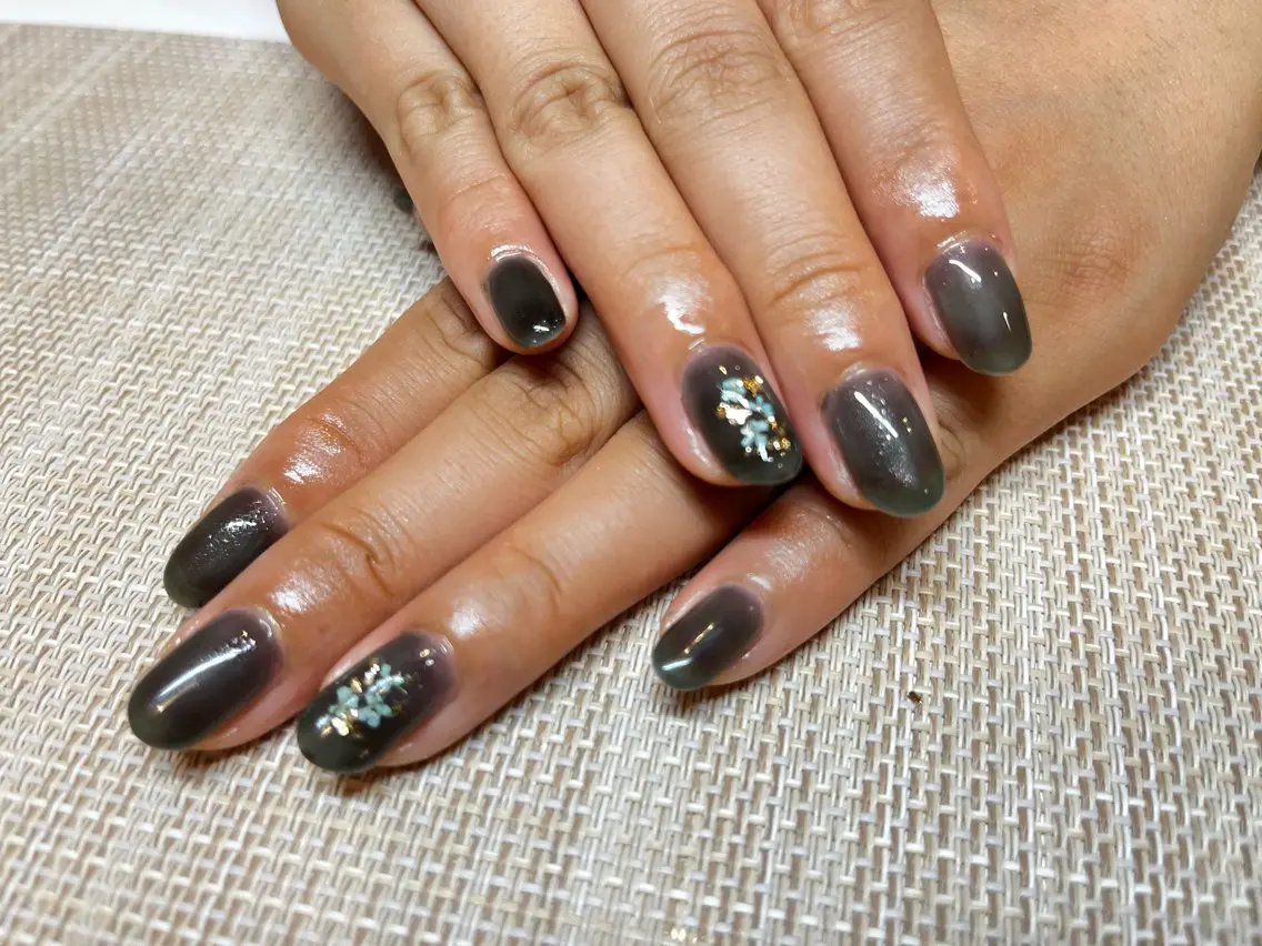 ネイル ブルー フラワーネイル ゴールド ワンカラーネイル プライベートサロン N's Nailのネイルデザイン