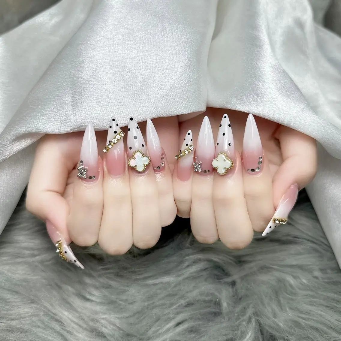 ネイル アートネイル ジェルネイル キラキラネイル 韓国ネイル ロングネイル ハンドネイル ハンドケア Nova Nailのネイルデザイン