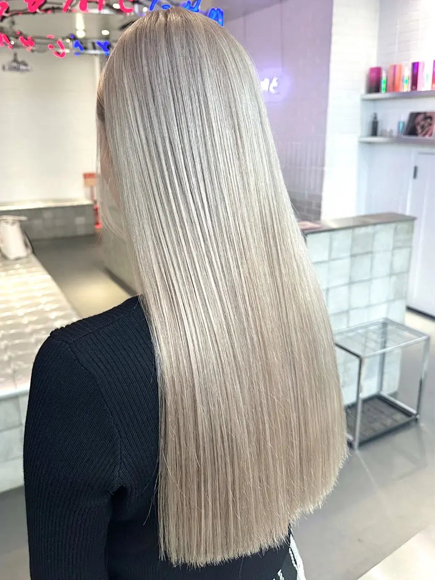 ショート カラー カット ヘアカラー トリートメント 艶ハイトーン🌈 ユウトのヘアスタイル