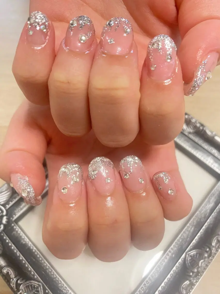 ラメグラデーション ➕500円でアシメントリー可能の写真
