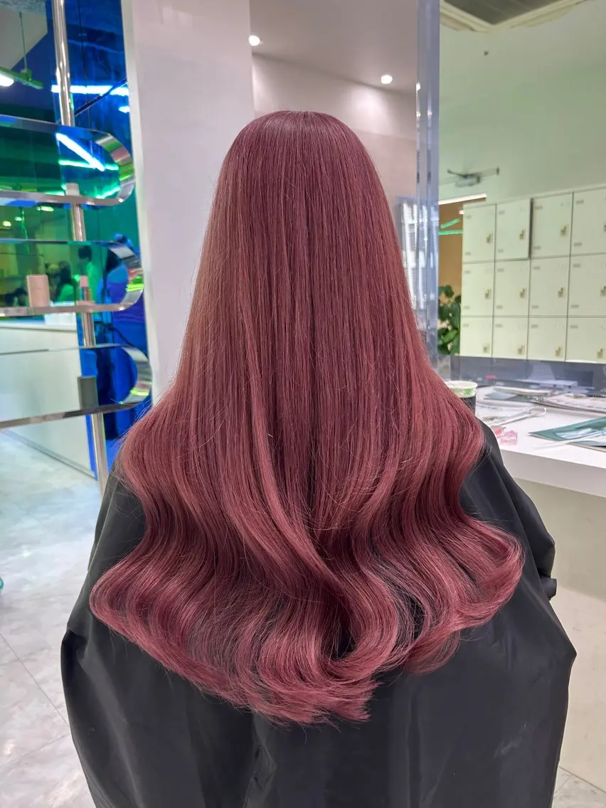 ロング 暖色系ハイトーン♡ mioriのヘアスタイル