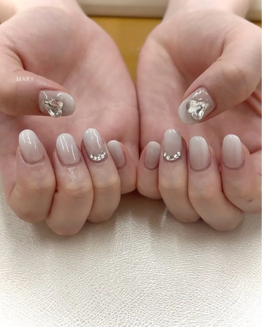 ネイル グラデーション ニュアンスネイル ホワイト ハンドネイル Mary nail .narumiのネイルデザイン