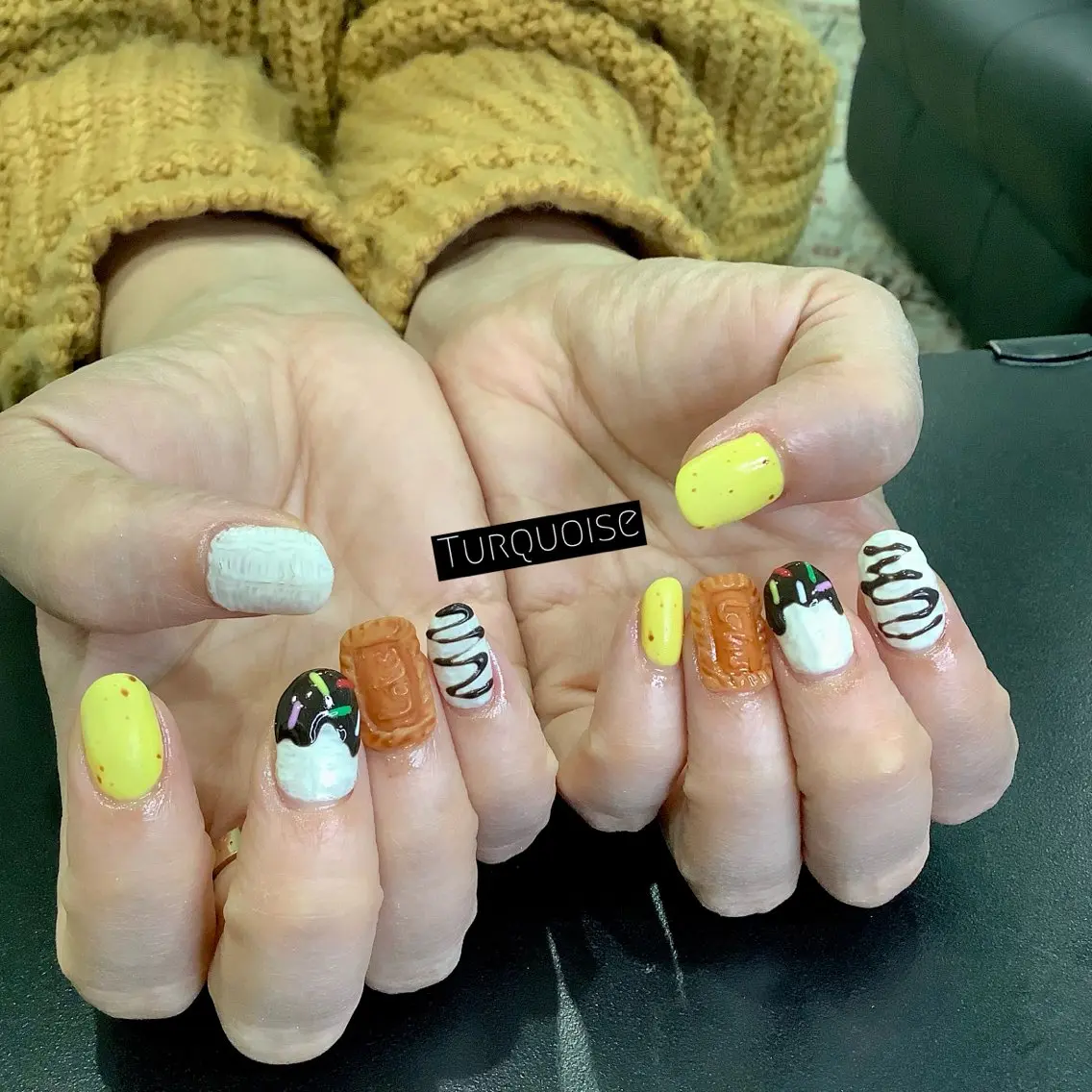 ネイル ハンドネイル 個性派ネイルサロン 💅🏼ターコイズのネイルデザイン